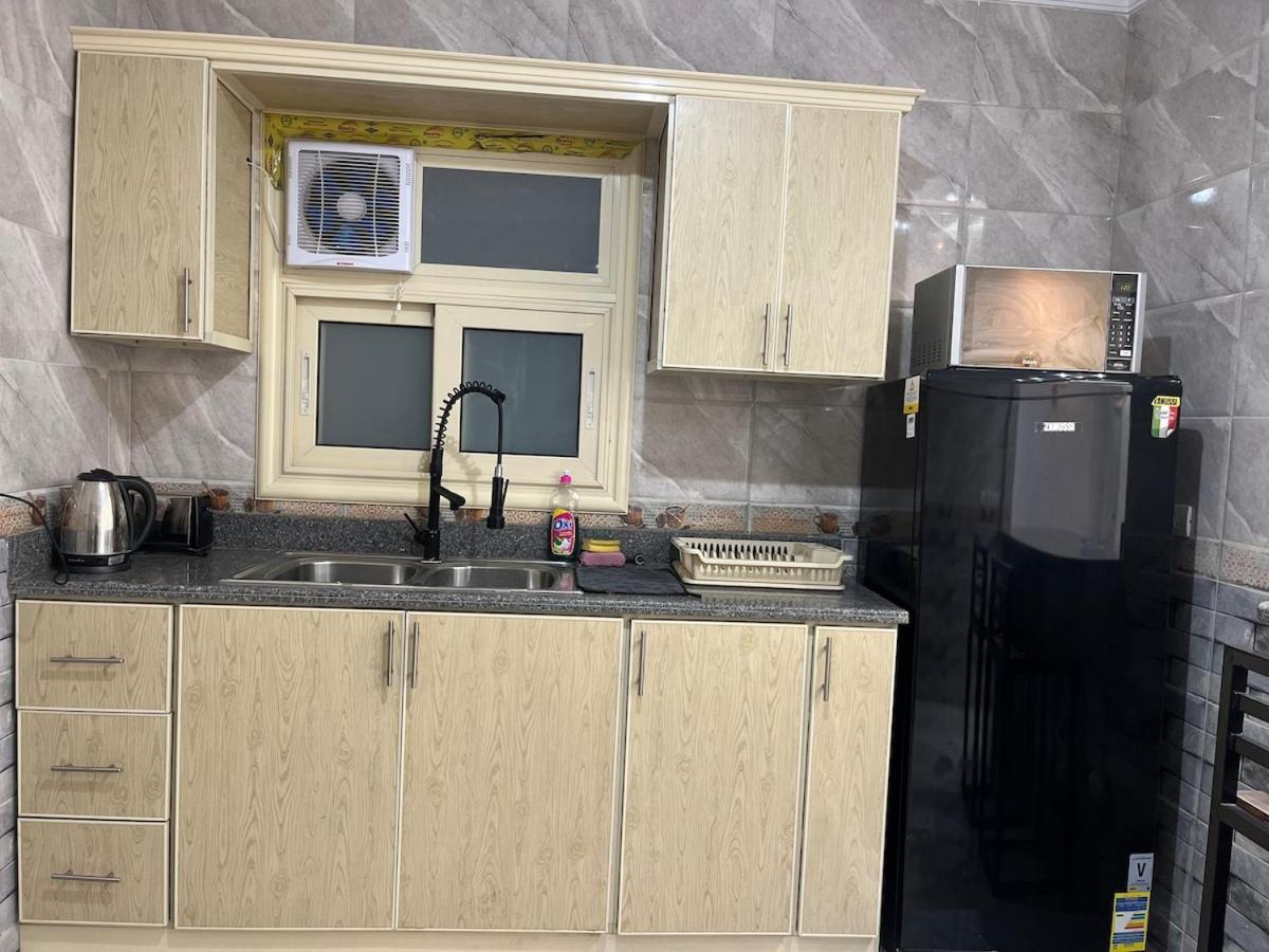 Apartment Spacious 3 Bed With Pool, Close To Malls *