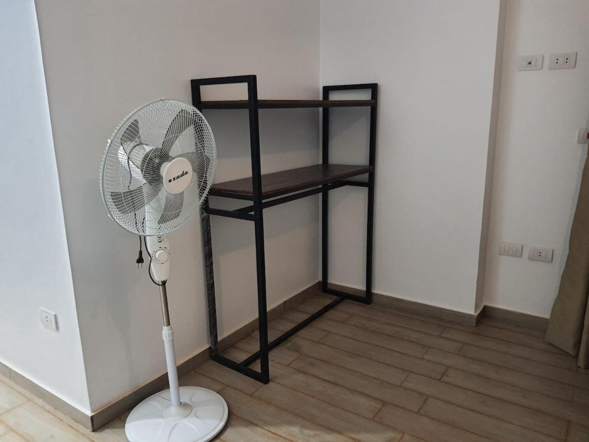 Spacious 3 Bed With Pool, Close To Malls Apartment *