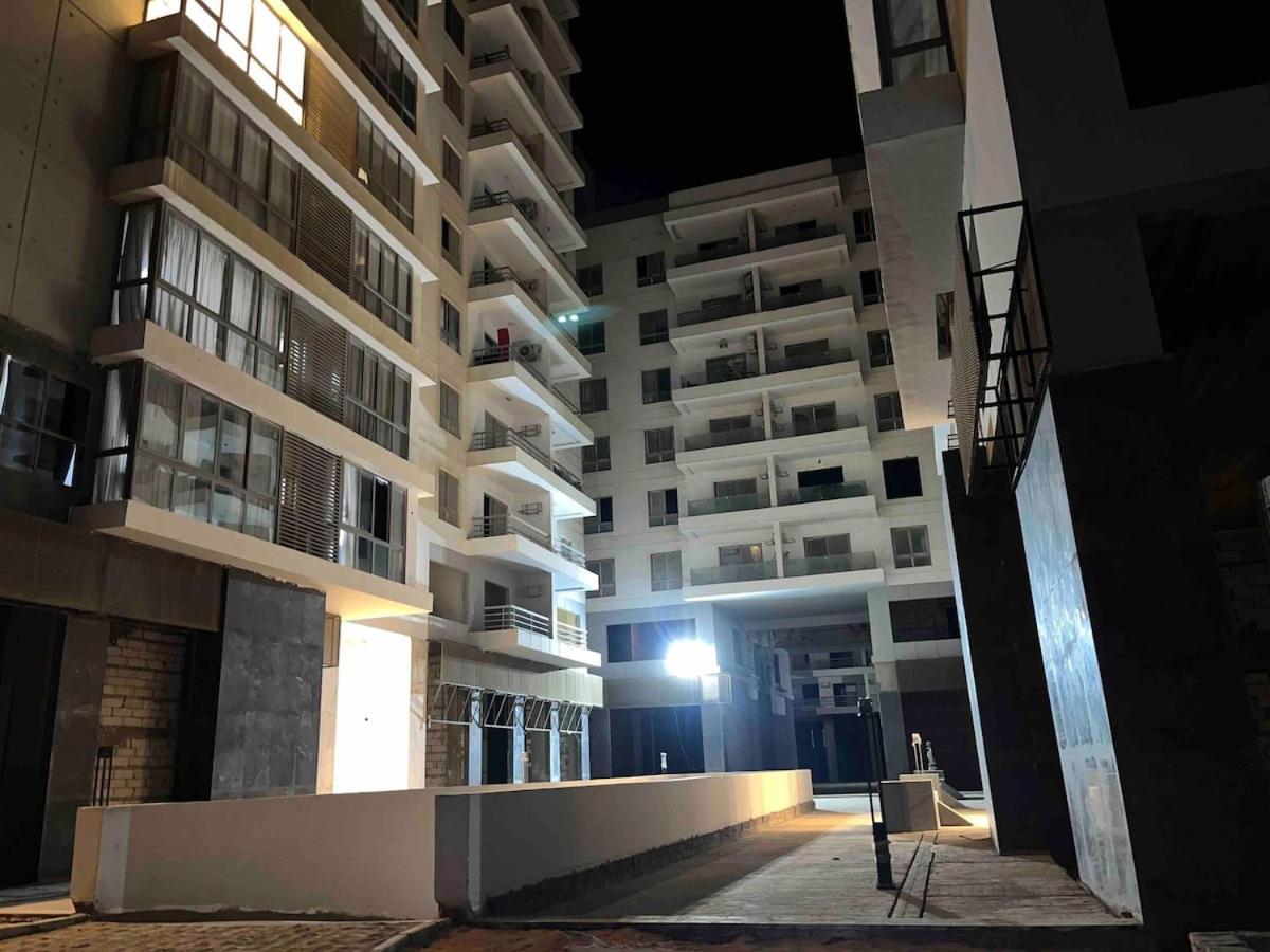 Spacious 3 Bed With Pool, Close To Malls * Cairo
