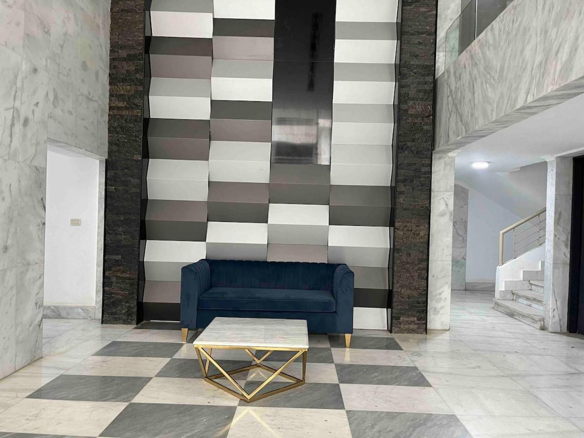 Apartment Spacious 3 Bed With Pool, Close To Malls